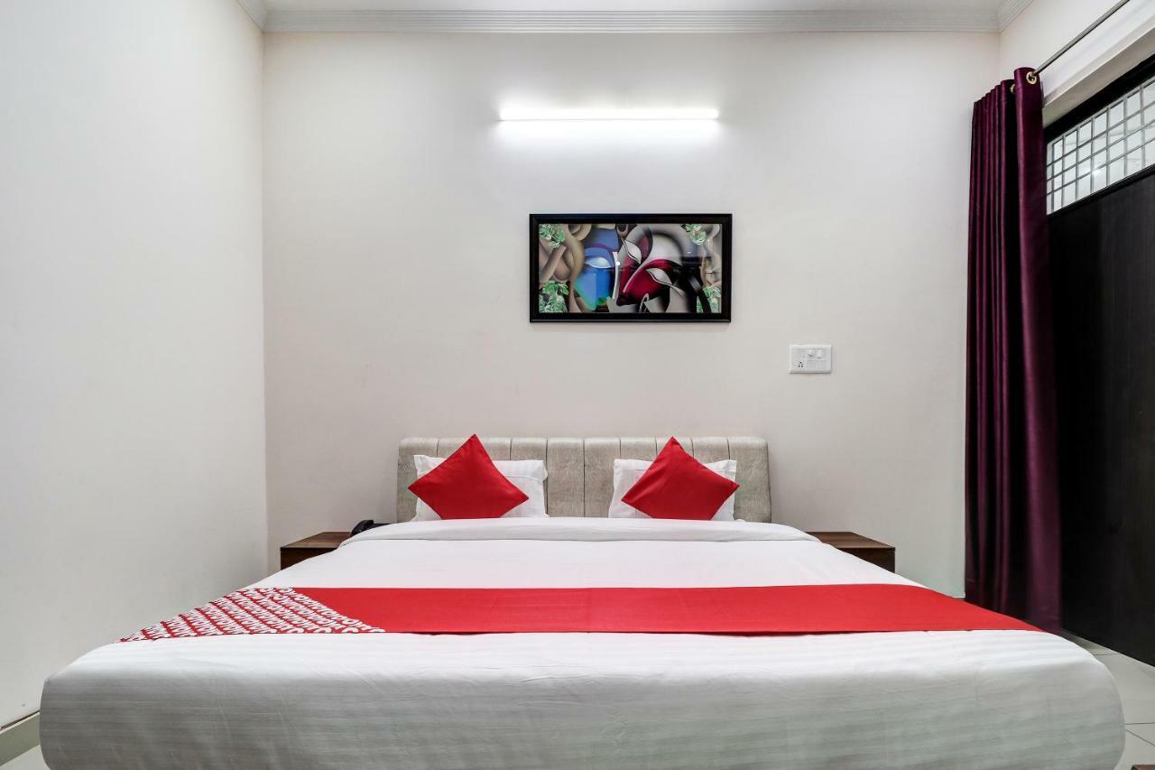 Oyo 38208 Hotel Prakash Kunj Lucknow Buitenkant foto