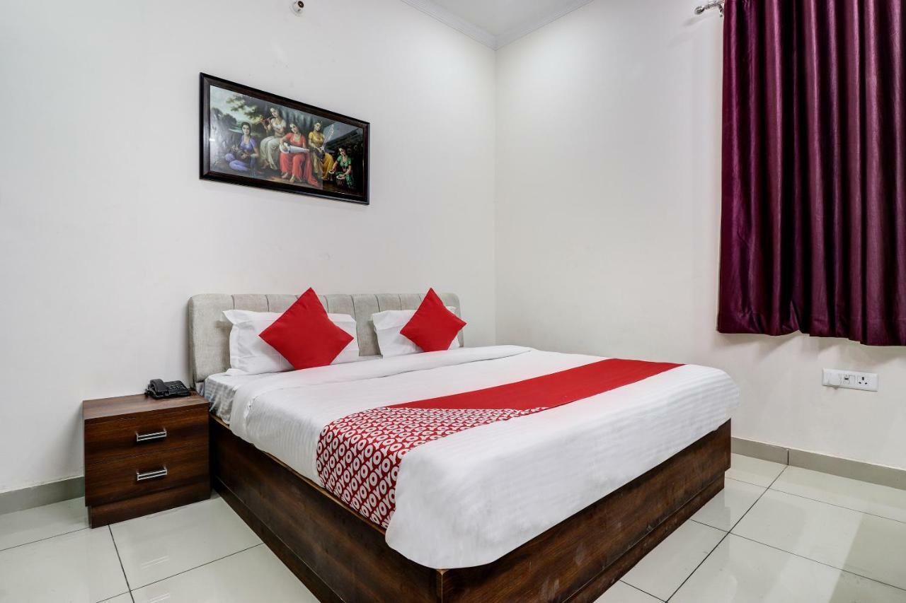 Oyo 38208 Hotel Prakash Kunj Lucknow Buitenkant foto